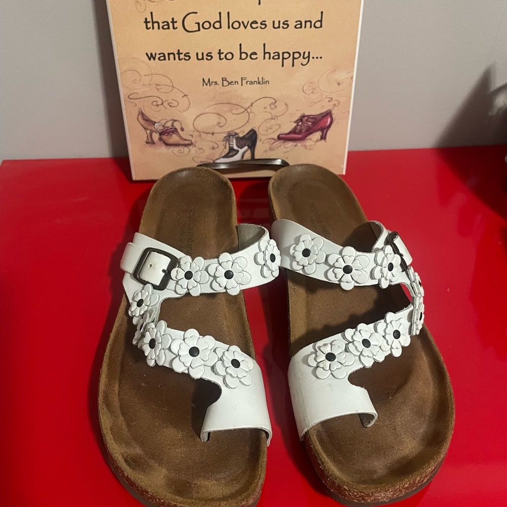 Sophia Milano White Leather Floral Sandals 8